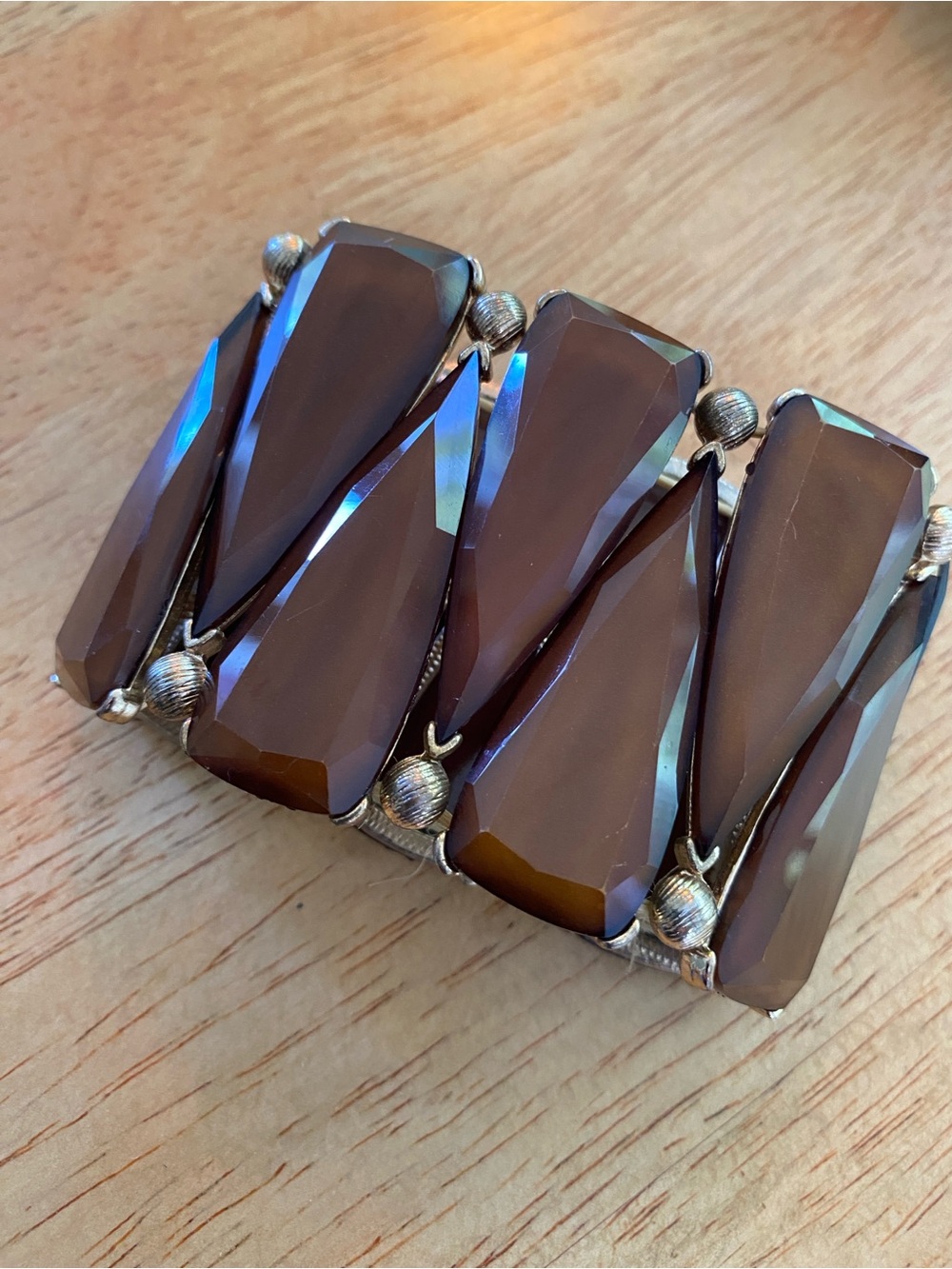 Vintage Bracelet 
Faceted Pyramid/Teardrop Glass Links 
Stretch